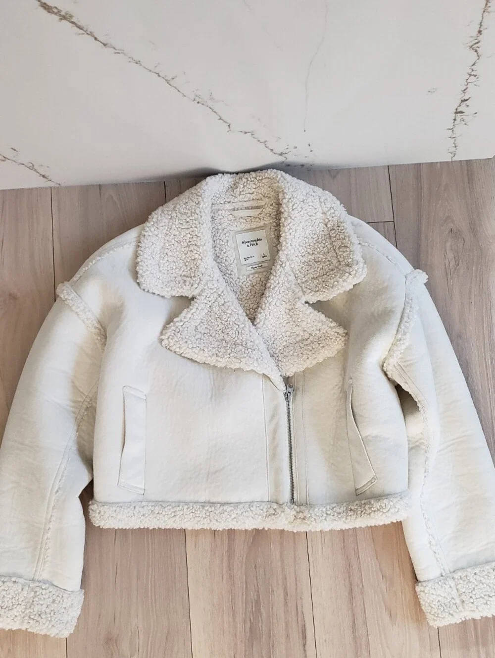 Abercrombie & Fitch Cropped‎ Vegan Suede Sherpa Jacket